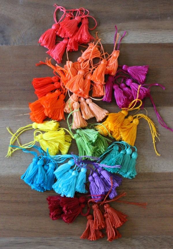 pompon multicolore couleur ludique fil broder sac ete