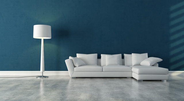 revêtement-sol-résine-gris-clair-murs-bleus-canapé-angle-blanc-lampe-poser revêtement sol