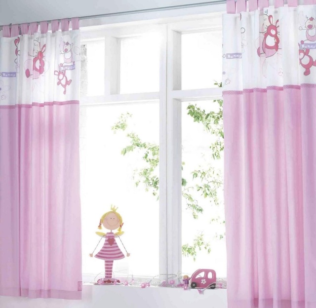 rideaux-chambre-bébé-idée-originale-couleur-rose-animaux