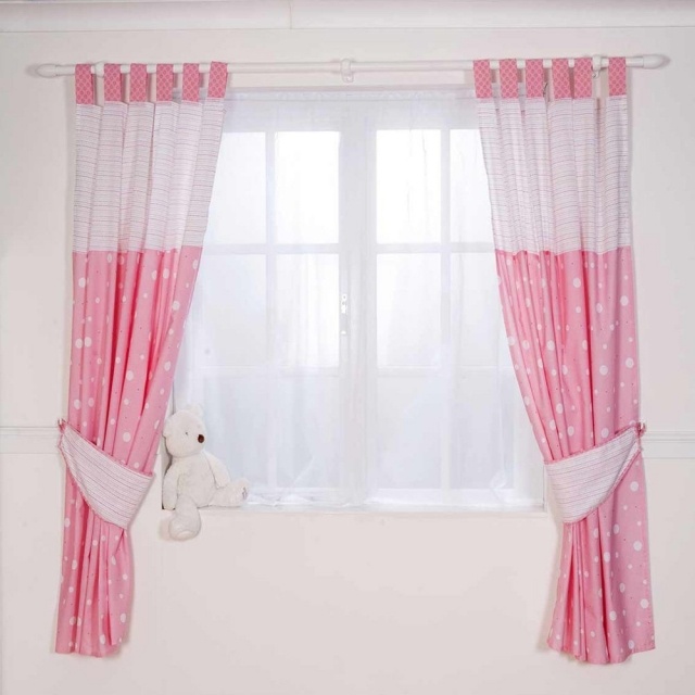 rideaux-chambre-bébé-idée-originale-couleur-rose