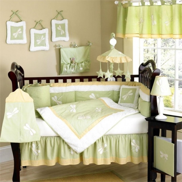 rideaux chambre bébé idée-originale-couleur-verte-papillons