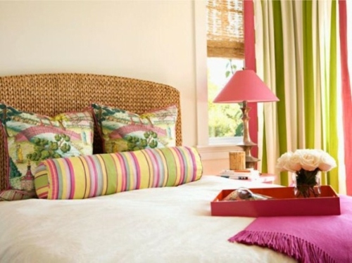 rideaux couleurs vives chambre à coucher féminine