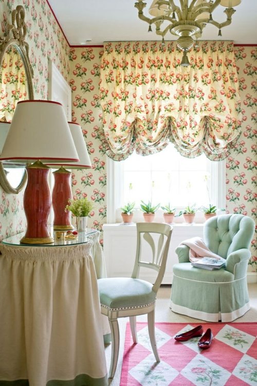 rideaux papier peint motifs floraux chambre feminine