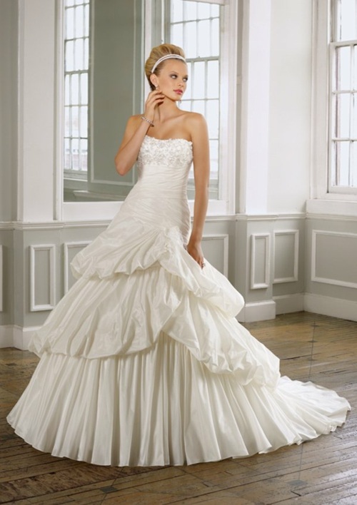robe de mariée plissee blanche parquet mariage