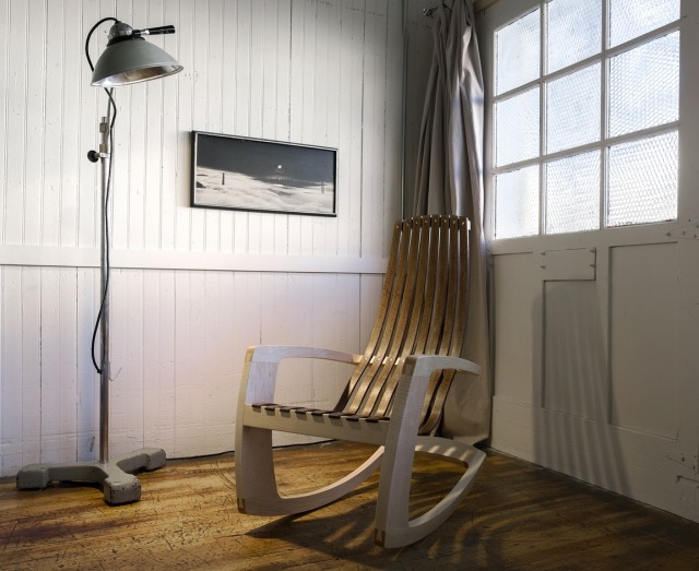 rocking-chair-bois-élégante-moderne-lampe-métallique rocking chair