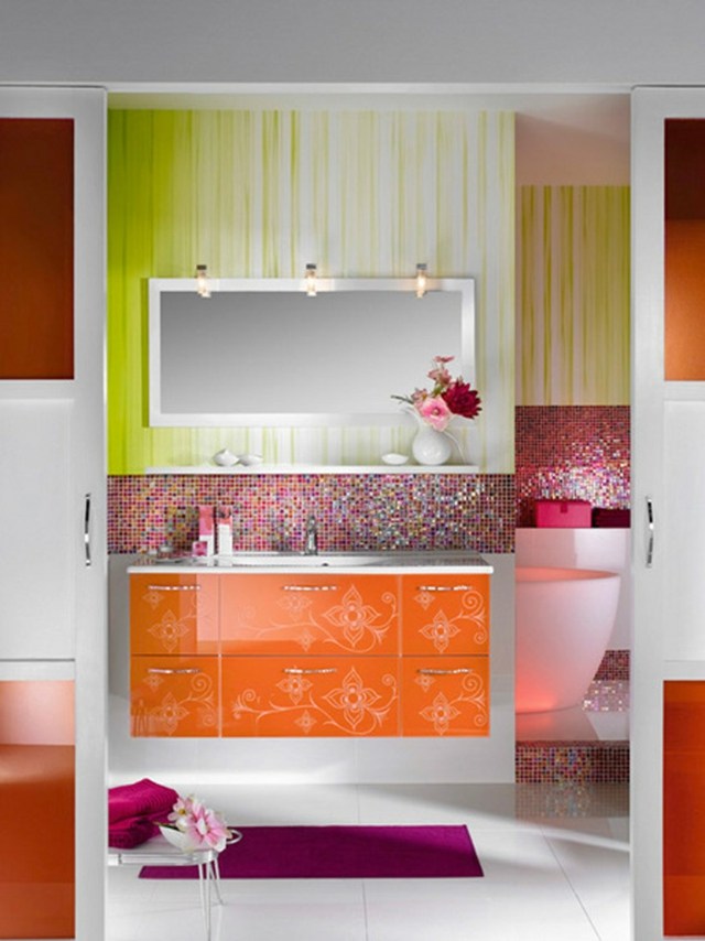 salle bain design coloré