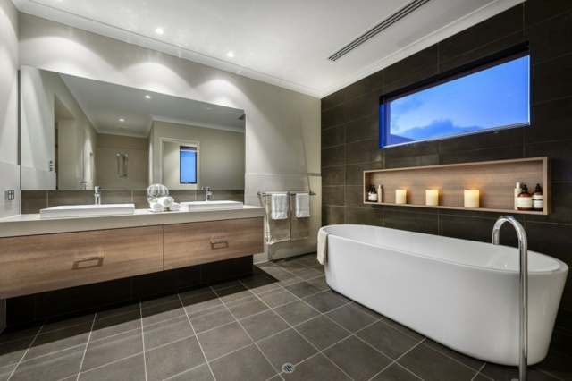 salle bain moderne stylisee baignoire ovale