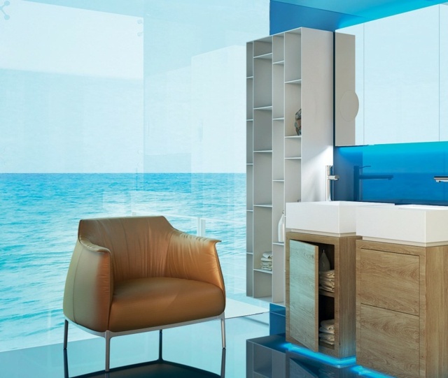 salle bain vue sur mer fauteuil pres fenetre