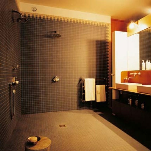 salle bains doux douches ouverts