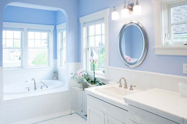 salle bains miroir rond blanc bleu