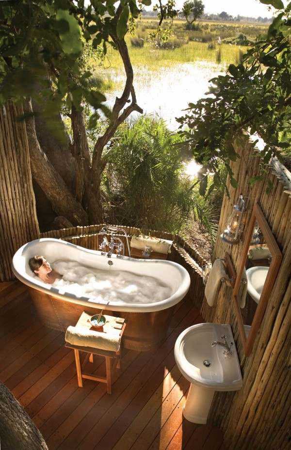 salle bains nature baignoire exterieur bambou etang