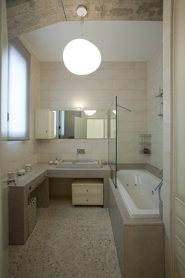 salle de bain accueillante douces tonalités luminaire design