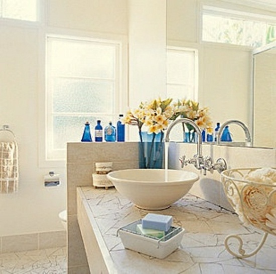 salle de bain déco vase fleurs