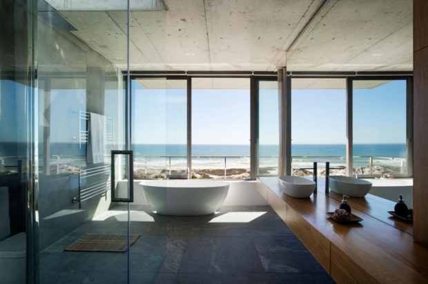 salle de bain idyllique avec vue sur océan