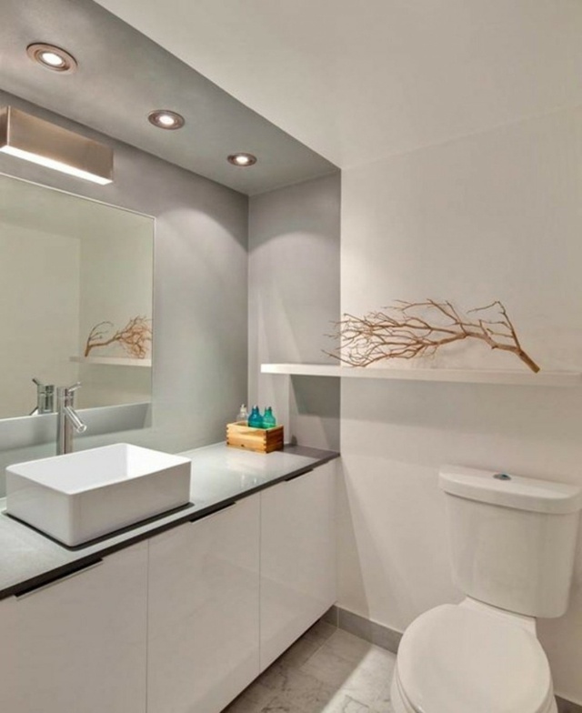 salle de bain moderne minimaliste- blanche