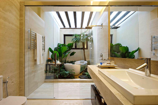 salle de bain nature végétation luxuriante