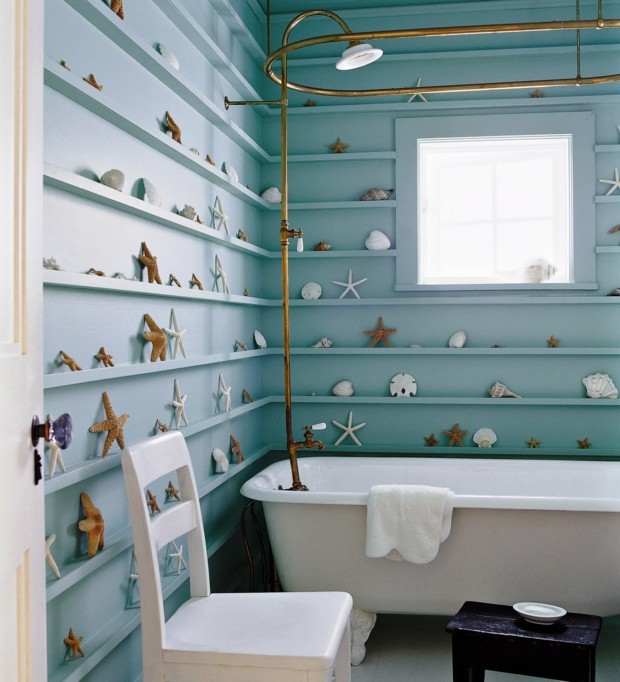 salle de bain theme marin etageres tout au long murs