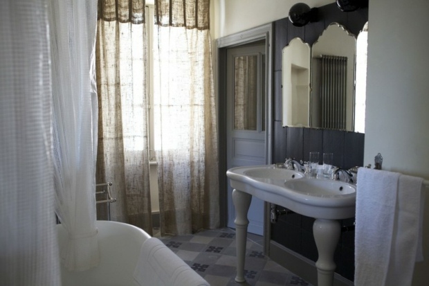 salle de bain évier vintage ambiance rétro