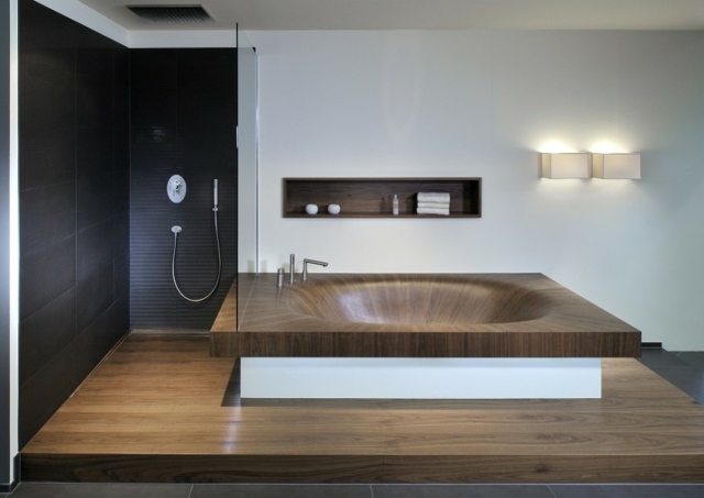 salle de bains baignoire intégrée bois