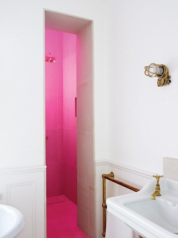 salle de bains rose