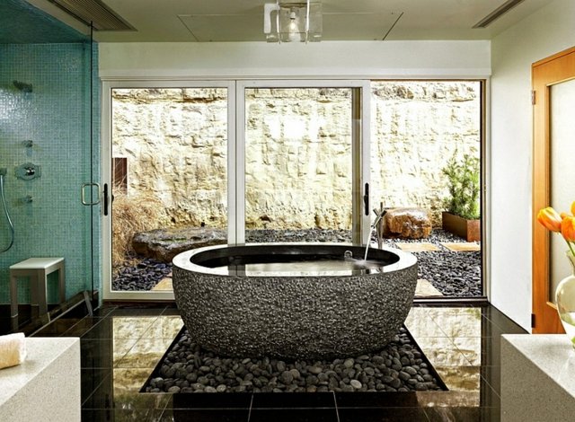 salle de bains spa design baignoire caillou-galet bronze