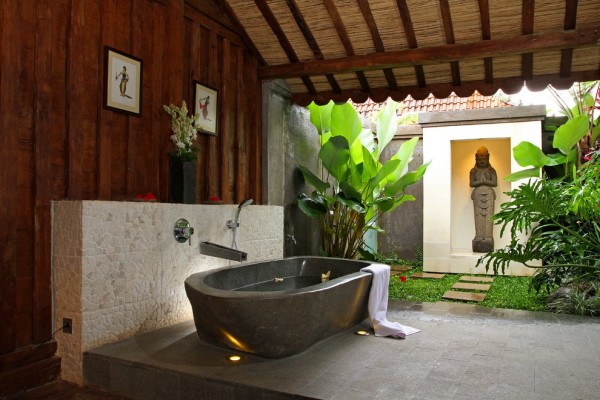 salles de bains nature ouverture baignoire jardin