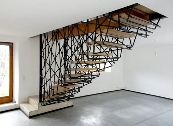 sculpture escalier suspendu