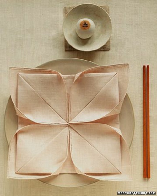 serviette plie arts de la table rose petale origami