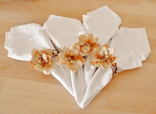 serviettes fleurs decoration