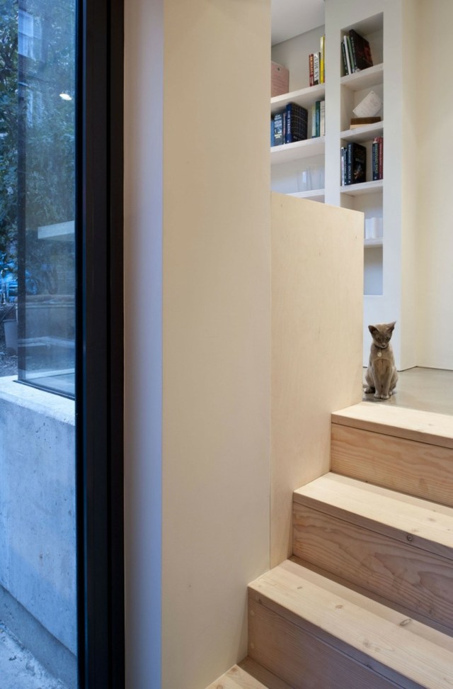 seuil maison escalier bois lien extérieur intérieur