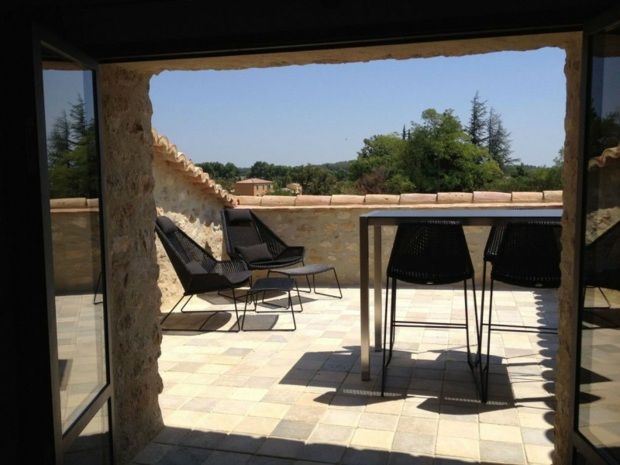 sublime terrasse aménagée vues sur la provence