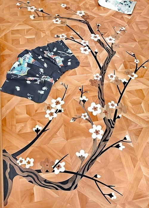 superbe motif arbre japonais sur parquet