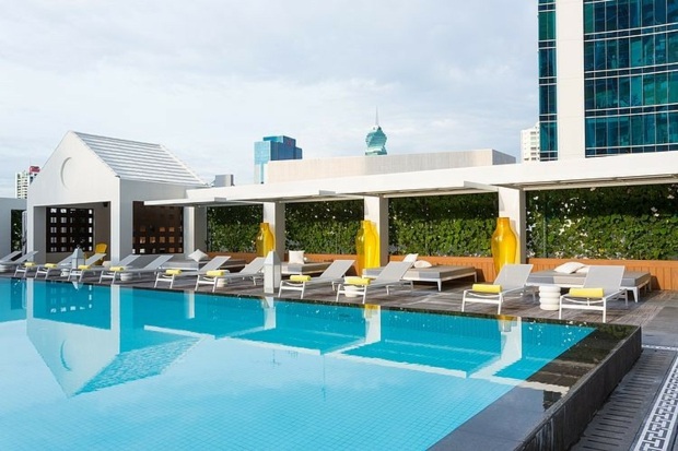 superbe terrasse amenagee piscine