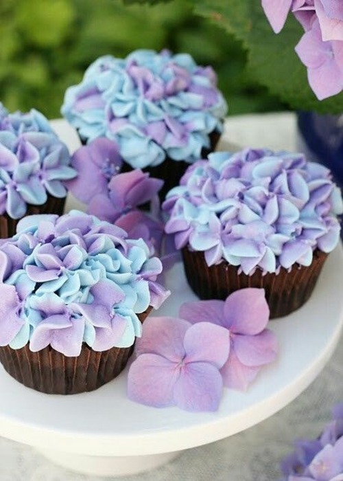 superbes cupcakes beau glaçage motifs floraux