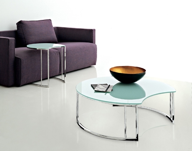 table-basse-en-verre-forme-inhabituelle-idée-originale-salon