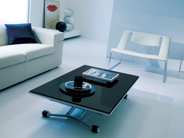 table-basse-relevable-idee-originale-couleur-noire-salon-canape