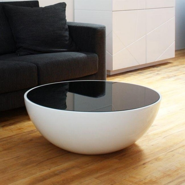 table-basse-ronde-idée-originale-forme-ronde-couleur-noire-blanche