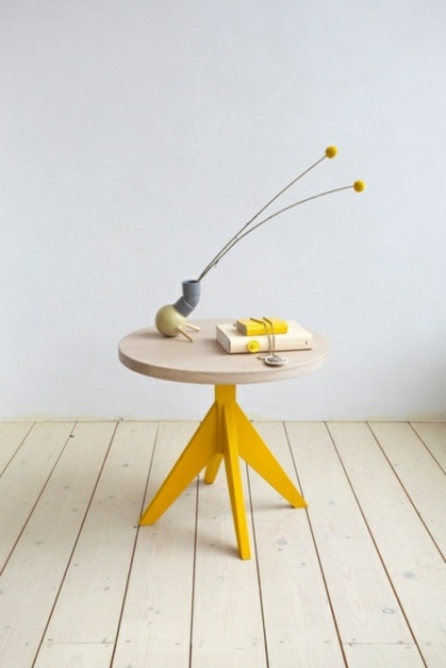 table bois pieds peints jaune moutarde