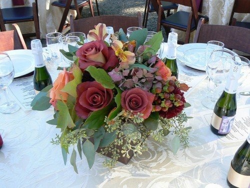 table de mariage ornée bouquet de roses