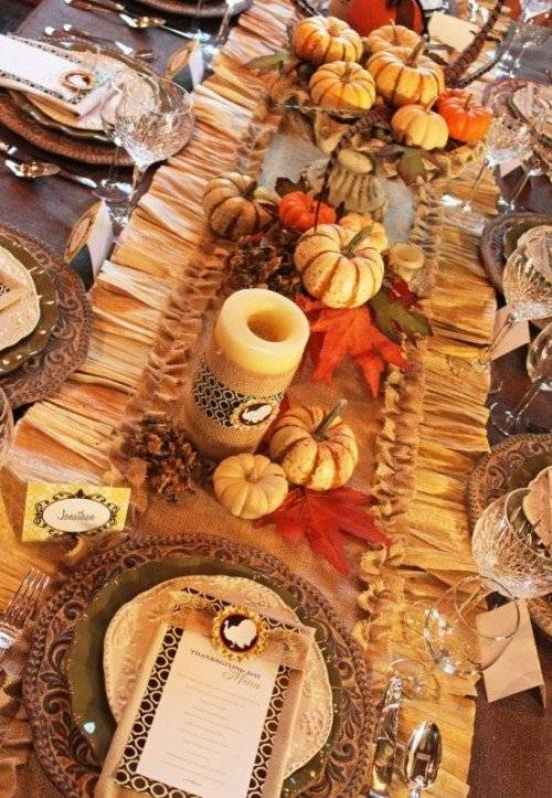 table de mariage riche en décoration automnale