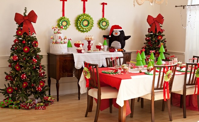 table de  Noël rouge et sapin