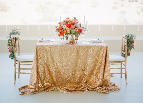 table des maries nappe doree bouquet orange