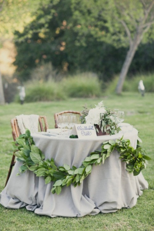 table des maries table nappe drape herbe guirlande feuilles