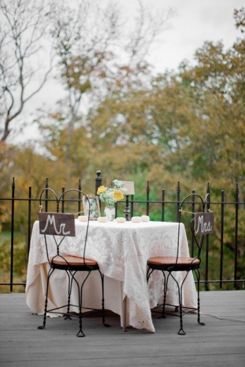 table des maries terrasse bois exterieur nappe dentelle