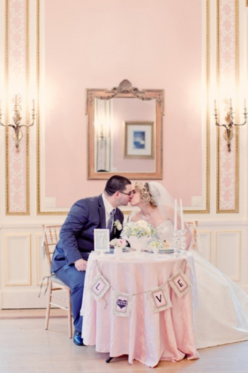 table des mariés miroir mariage deco rose