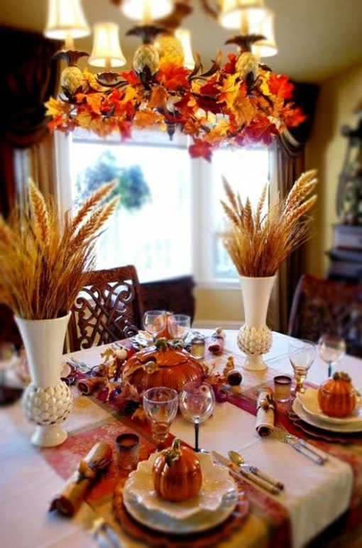 table décorée aux couleurs de l'automne