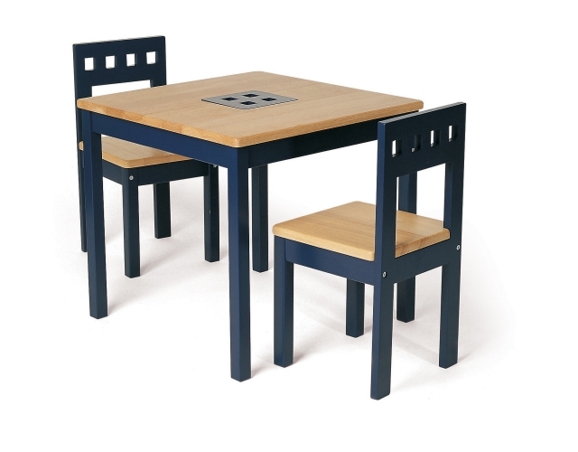 table-enfant-forme-carrée-chaises-bois
