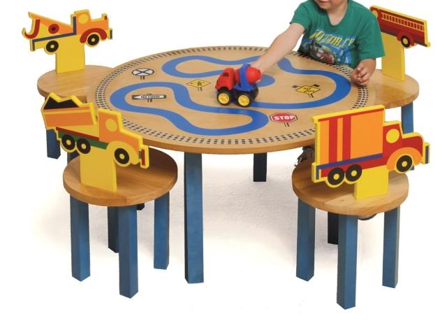 table-enfant-thème-automobile-chaises-sympas-camion