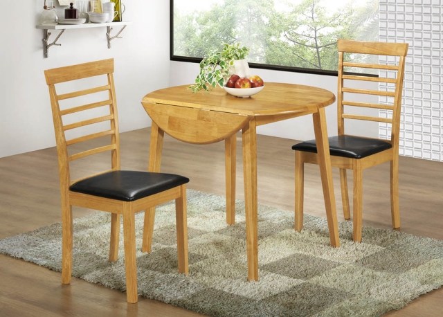 table-extensible-idée-originale-bois-forme-ronde-chaises-bois-cuir