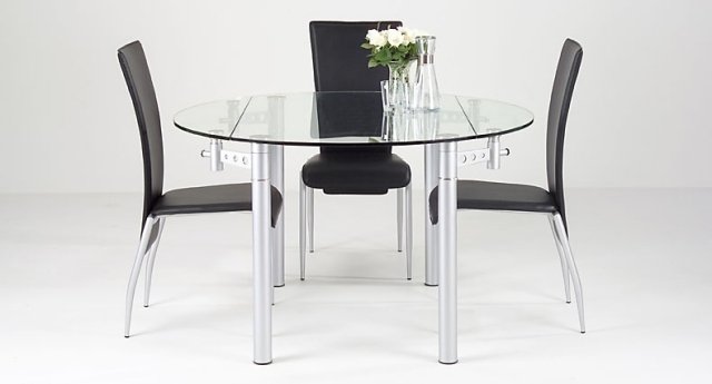 table-extensible-idée-originale-forme-ronde-chaises-noires